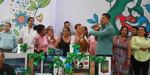 Ricardo Gallardo celebra a madres potosinas con festejo en la capital