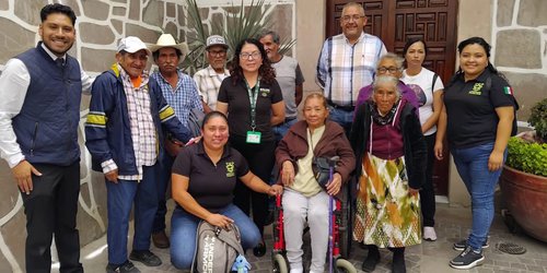 Benefician a habitantes de Lagunillas con entrega de aparatos auditivos