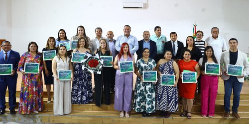 Reconocen a docentes destacados durante festejo del Día del Maestro en Rioverde