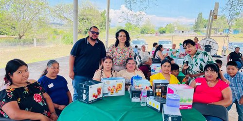 Madres de familia de La Presa disfrutan emotivo festejo en Lagunillas