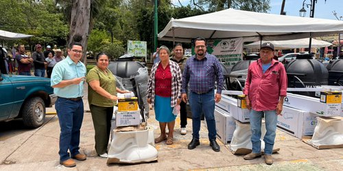 Gobierno Municipal de CDFDZ entrega paquetes subsidiados para fortalecer la economía familiar