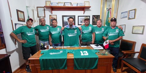 Adultos mayores de Ciudad Fernández destacan en liga estatal de béisbol y buscan el liderato