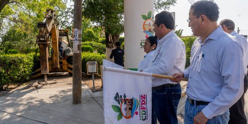 Comienza la renovación de los andadores del Jardín de la parroquia Dulce Nombre de Jesú