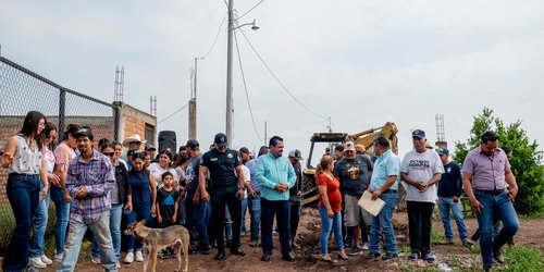 Llevan más agua y mejores servicios al Barrio Primero de El Refugio
