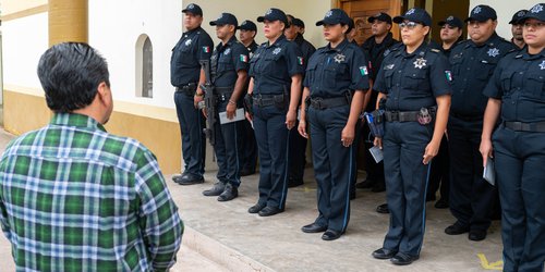 Gobierno Municipal de CDFDZ fortalece la seguridad de sus elementos con entrega de seguros de vida y gastos médicos mayores