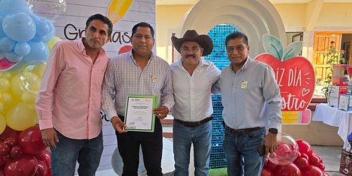 Reconocen a maestro de Educación Inicial Indígena con Premio Municipal de Educación