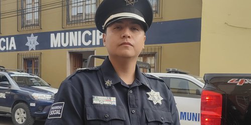 "Solo hice mi trabajo": el policía que se lanzó al canal para salvar a una familia en La Media Luna