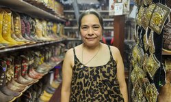 Baja llegada de paisanos desploma hasta 70% ventas de botas en Mercado Colón
