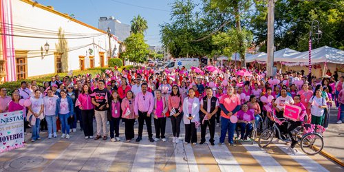 Ciudad Fernández realiza caminata rosa y feria de salud para promover la detección del cáncer de mama