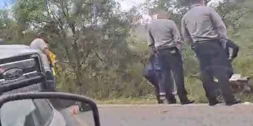 Fuerte accidente en la carretera Rioverde–San Luis Potosí; reportan camioneta en barranco