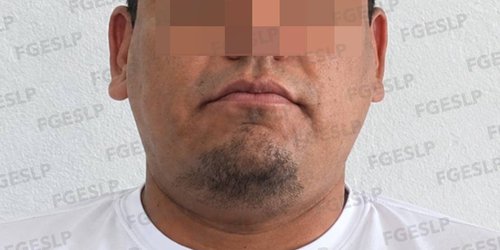 Detienen a conductor de un Nissan Sentra con irregularidades en Ciudad Fernández