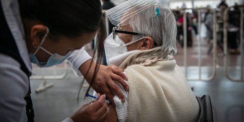 El 60% de adultos mayores vacunados con tercera dosis en SLP