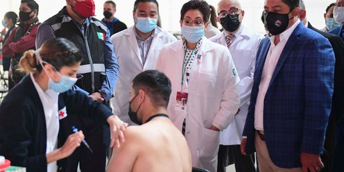 Gestiona Gallardo Cardona vacunas de refuerzo a mayores de 40 años