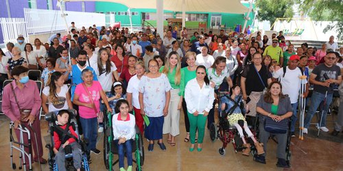 Gobierno del Estado entrega apoyos a personas con discapacidad