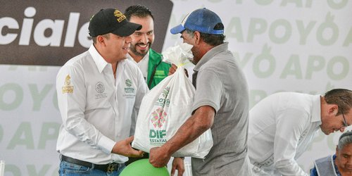 Ricardo Gallardo lleva apoyo alimentario a Pozos