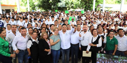 Gobernador lleva más apoyos escolares a la Huasteca