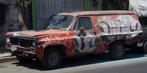 Retirarán vehículos chatarra que contaminen