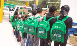Entregarán útiles escolares a estudiantes de las cuatro regiones