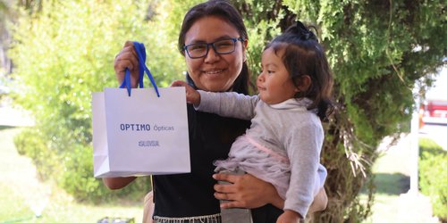 Ejecutivo Estatal entrega lentes del programa "Goles para ver mejor 2025"