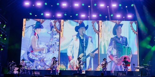 Bronco cabalga sin límites en FENAPO 2025