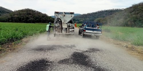 Rehabilitan camino a Minas Viejas en El Naranjo