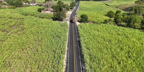 Ricardo Gallardo entregó moderno camino cañero en Tambaca, Tamasopo