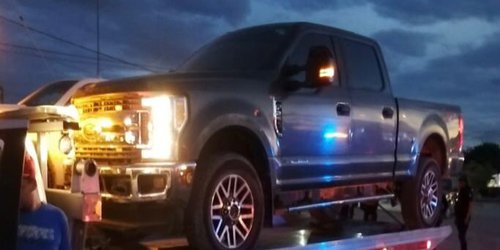 Aseguran dos camionetas robadas, baleadas, con mariguana y ponchallantas