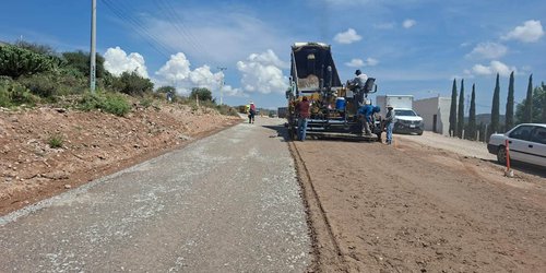 Avanza nueva carretera a Villa de Zaragoza; inicia colocación de carpeta asfáltica