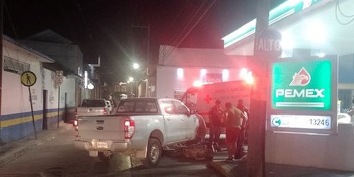 Chocan vehículos frente a gasolinería de calle Guerrero y Zaragoza