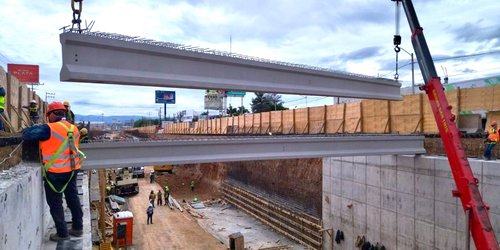 Montaje de trabes acelera la construcción de nuevo paso a desnivel