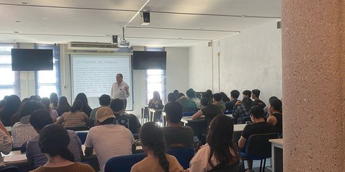 Secretaría del Trabajo acerca servicios laborales a la región media