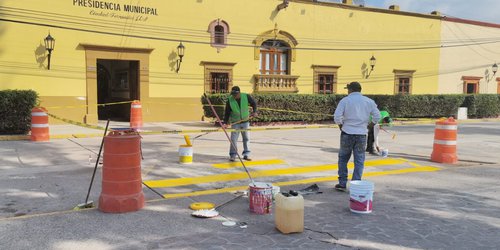 Con 8 trabajadores y 800 cubetas de pintura, Imagen Urbana rehabilita espacios de Ciudad Fernández