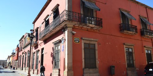 Gobierno de SLP reduce más de mil contratos por honorarios y afirma que destina ahorros a obras
