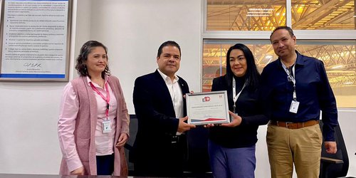 Infonavit reconoce empresa con el distintivo de Diez Plus