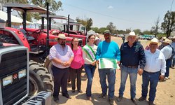 SEDARH entregó maquinaria y tubería en varios municipios