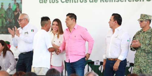 Ricardo Gallardo entrega preliberaciones en el Centro de Reinserción Social "La Pila"