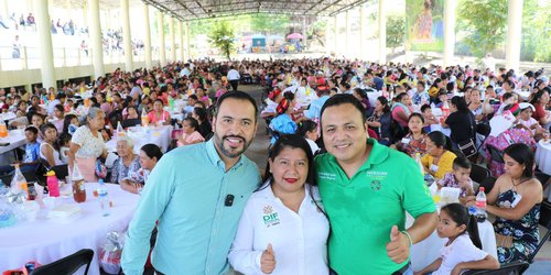 Festejó Gobierno del Cambio a las madres en Aquismón