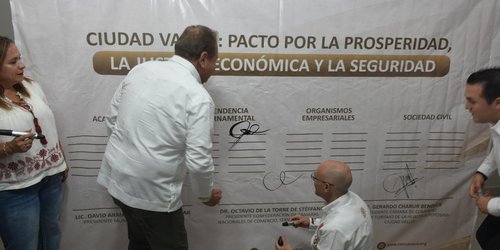 Acuerdan reducir trámites e impulsar negocios familiares en la Huasteca Potosina