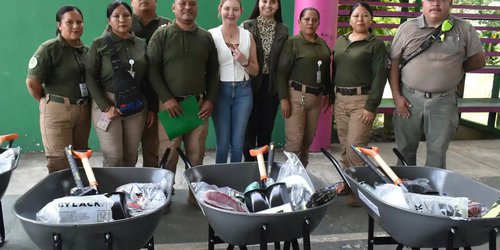 Entregan equipo y material a Protección Civil en la Huasteca