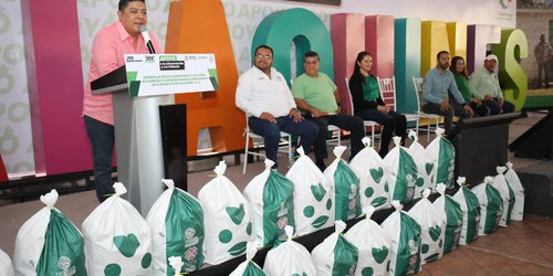Ricardo Gallardo combate la pobreza en Alaquines con obras y apoyos