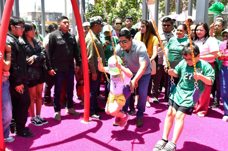 gobernador_jugando_con_niños_mirioverde.jpeg