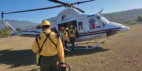 Aeronave de Gobierno se suma a combate de incendios forestales