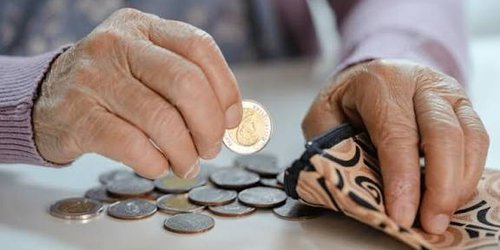 Alertan por violencia económica contra adultos mayores; familiares les quitan su pensión