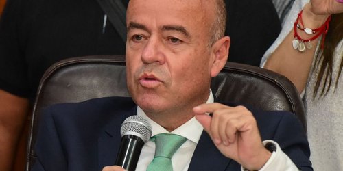 Llama diputado electo frívolo e irresponsable al Secretario de Finanzas