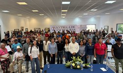 Entrega el Inrevis 100 escrituras a familias de Matehuala para dar certeza jurídica y confianza en las instituciones