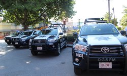 Alcalde entrega cuatro patrullas nuevas a la Policía Municipal