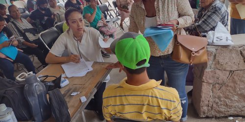 Entrega Salud certificados a personas con discapacidad