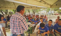 Entregan mobiliario a preparatoria de Labor Vieja