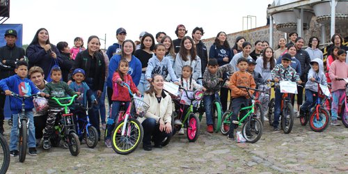 Gobierno entrega bicicletas en apoyo a niñas y niños de Ahualulco