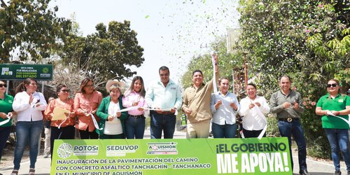 Ricardo Gallardo entrega nuevo camino a Tanchachín en la Huasteca